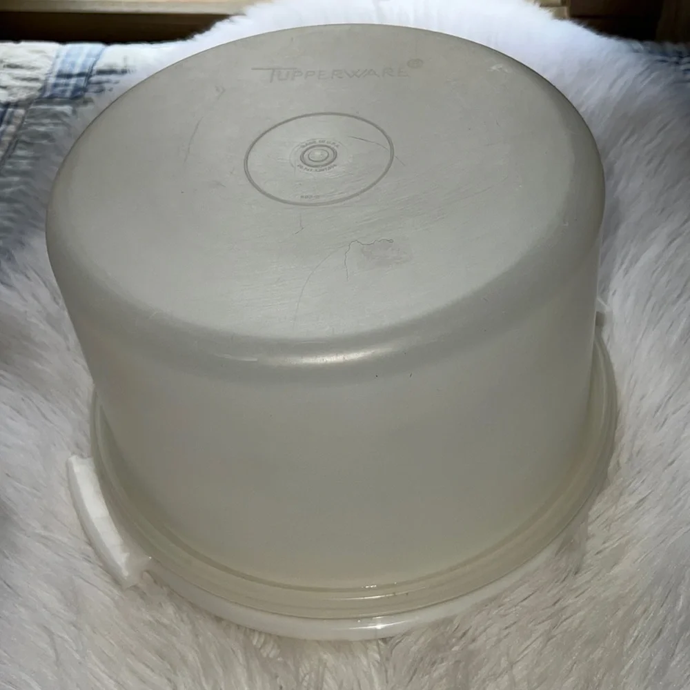 Vintage Tupperware Cake Carrier